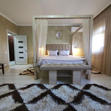 Hi-Tech Apartment In City Center ทาชเคนต์ ภายนอก รูปภาพ