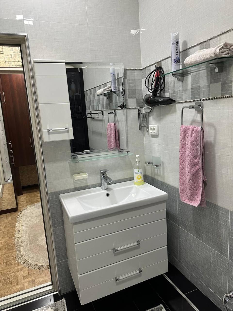 Hi-Tech Apartment In City Center ทาชเคนต์ ภายนอก รูปภาพ