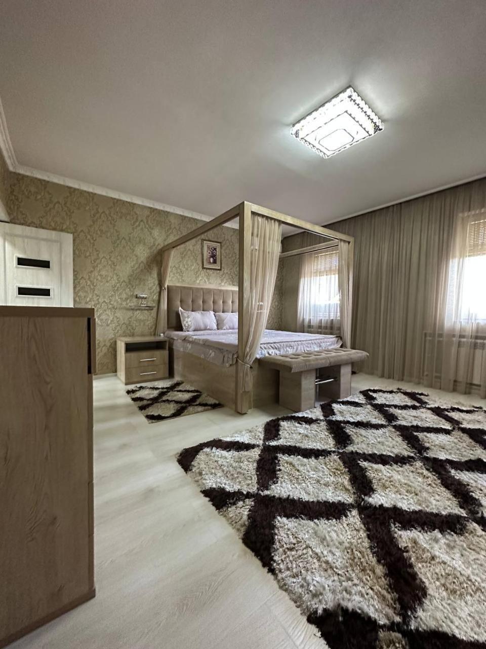 Hi-Tech Apartment In City Center ทาชเคนต์ ภายนอก รูปภาพ